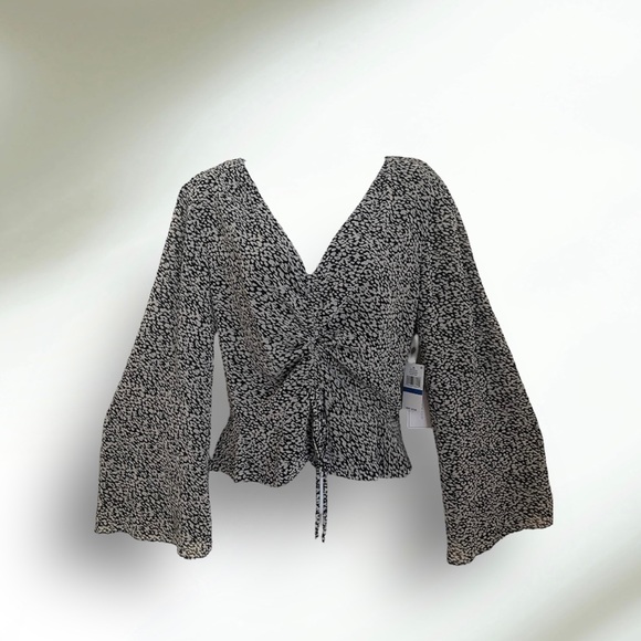 1.STATE Women’s Top Long Sleeve Adjustable Center Ruched V-Neck Top. - Picture 2 of 4